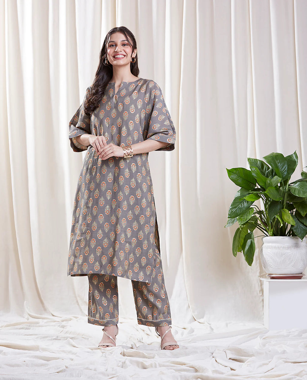 Isha Green Kurta Set by Hasttvam with Floral, Green, Natural dyes, Respondible production and Vegan, Viscose Silk at Kamakhyaa for sustainable fashion