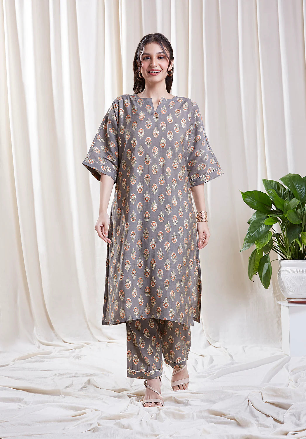 Isha Green Kurta Set by Hasttvam with Floral, Green, Natural dyes, Respondible production and Vegan, Viscose Silk at Kamakhyaa for sustainable fashion