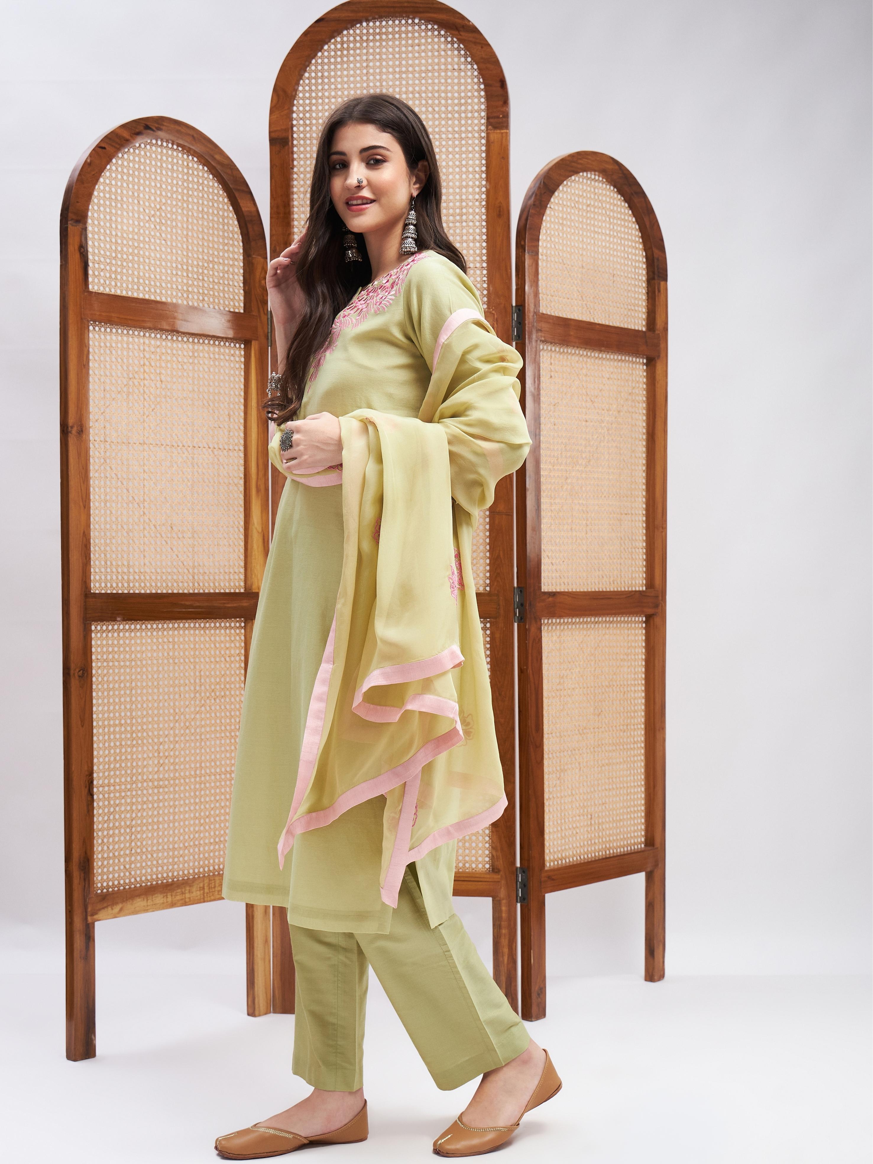 Amal Kurta Set by RoohbyRidhimaa with Large, Medium, Small, X-Large, X-Small at Kamakhyaa for sustainable fashion