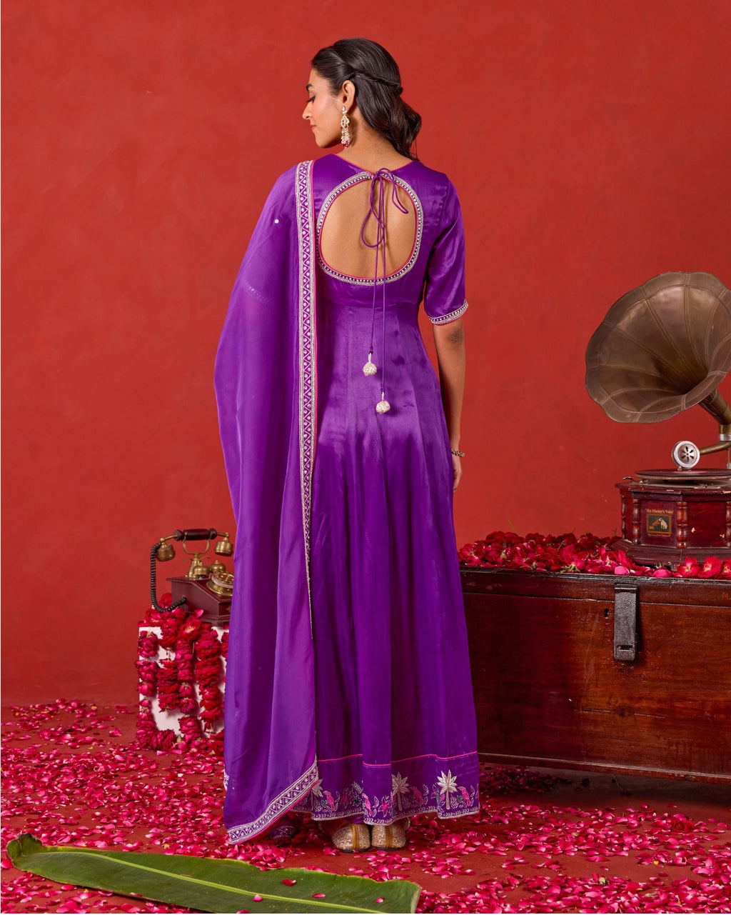 Noorvi kurta set by Taro with Jashn-E-Taro - The Trousseau Edit by Taro at Kamakhyaa India for sustainable fashion