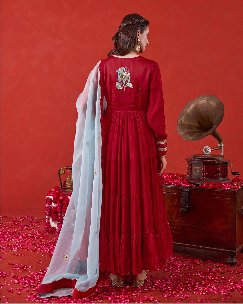 Ruhani Kurta Set by Taro with Jashn-E-Taro - The Trousseau Edit by Taro at Kamakhyaa India for sustainable fashion