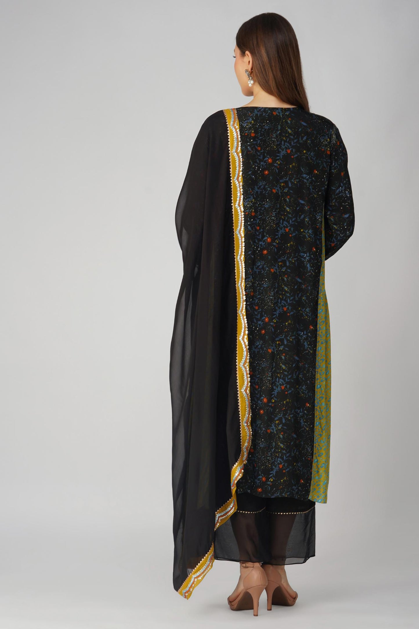 SMALL LEAF PRINT PANELLED KURTA SET by devyanimehrotra.com with at Kamakhyaa for sustainable fashion