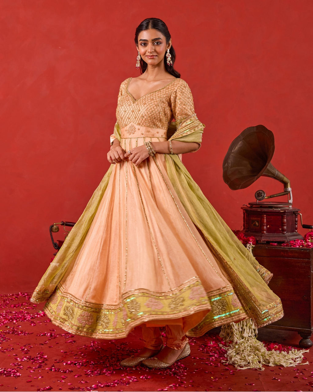 Inaayat Kurta Set by Taro with Jashn-E-Taro - The Trousseau Edit by Taro at Kamakhyaa India for sustainable fashion