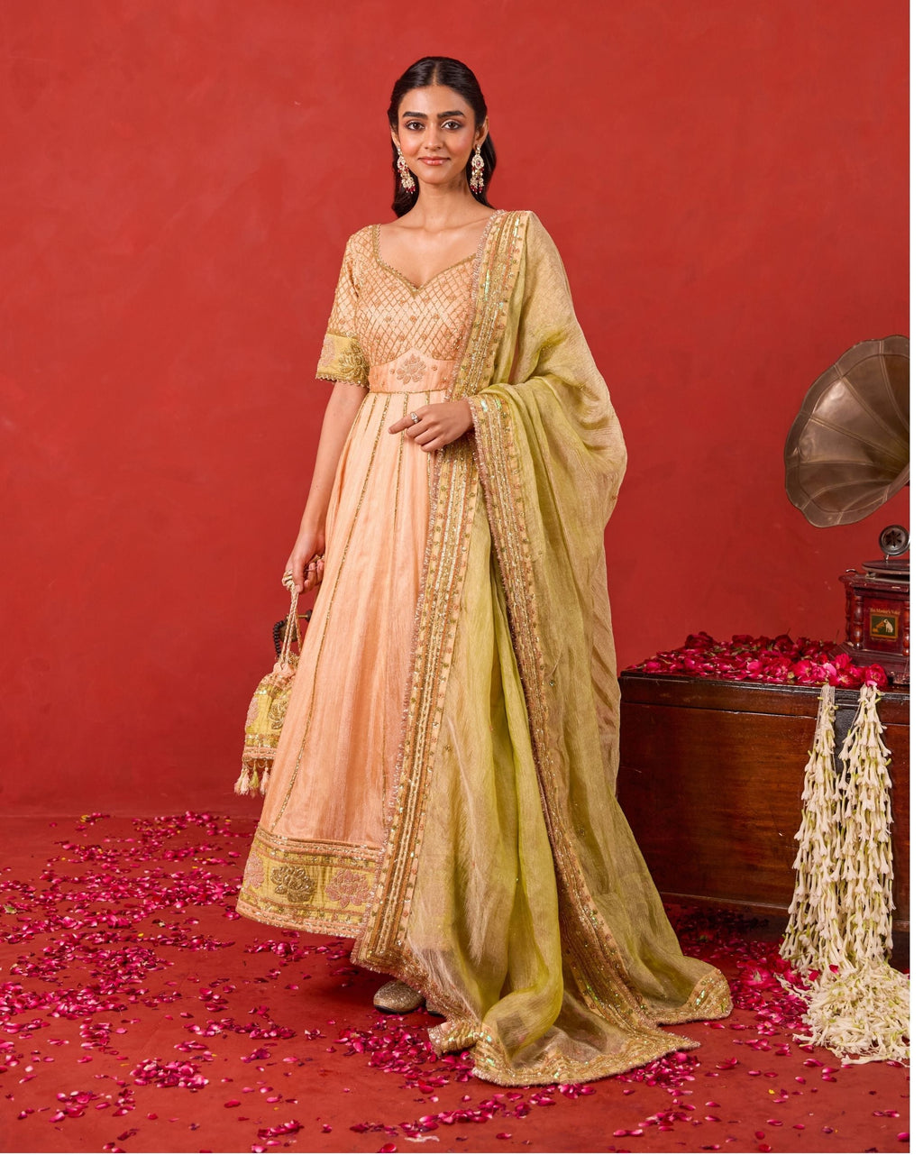 Inaayat Kurta Set by Taro with Jashn-E-Taro - The Trousseau Edit by Taro at Kamakhyaa India for sustainable fashion