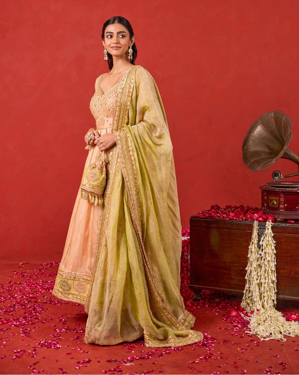 Inaayat Kurta Set by Taro with Jashn-E-Taro - The Trousseau Edit by Taro at Kamakhyaa India for sustainable fashion