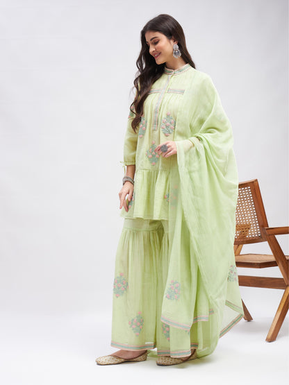 Nazakat Kurta Set by RoohbyRidhimaa with Large, Medium, Small, X-Large, X-Small at Kamakhyaa for sustainable fashion