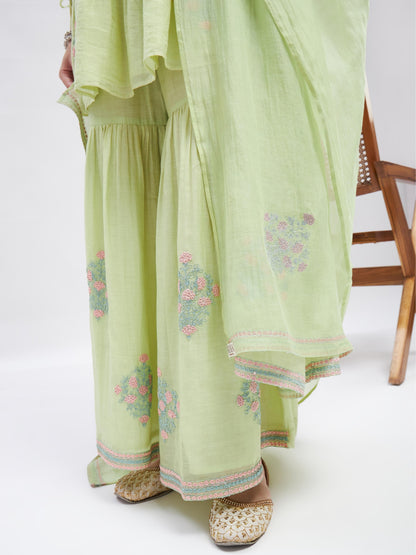 Nazakat Kurta Set by RoohbyRidhimaa with Large, Medium, Small, X-Large, X-Small at Kamakhyaa for sustainable fashion