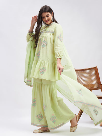 Nazakat Kurta Set by RoohbyRidhimaa with Large, Medium, Small, X-Large, X-Small at Kamakhyaa for sustainable fashion