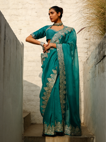 Nawazish Saree Set by RoohbyRidhimaa with Large, Medium, Small, X-Large, X-Small at Kamakhyaa for sustainable fashion