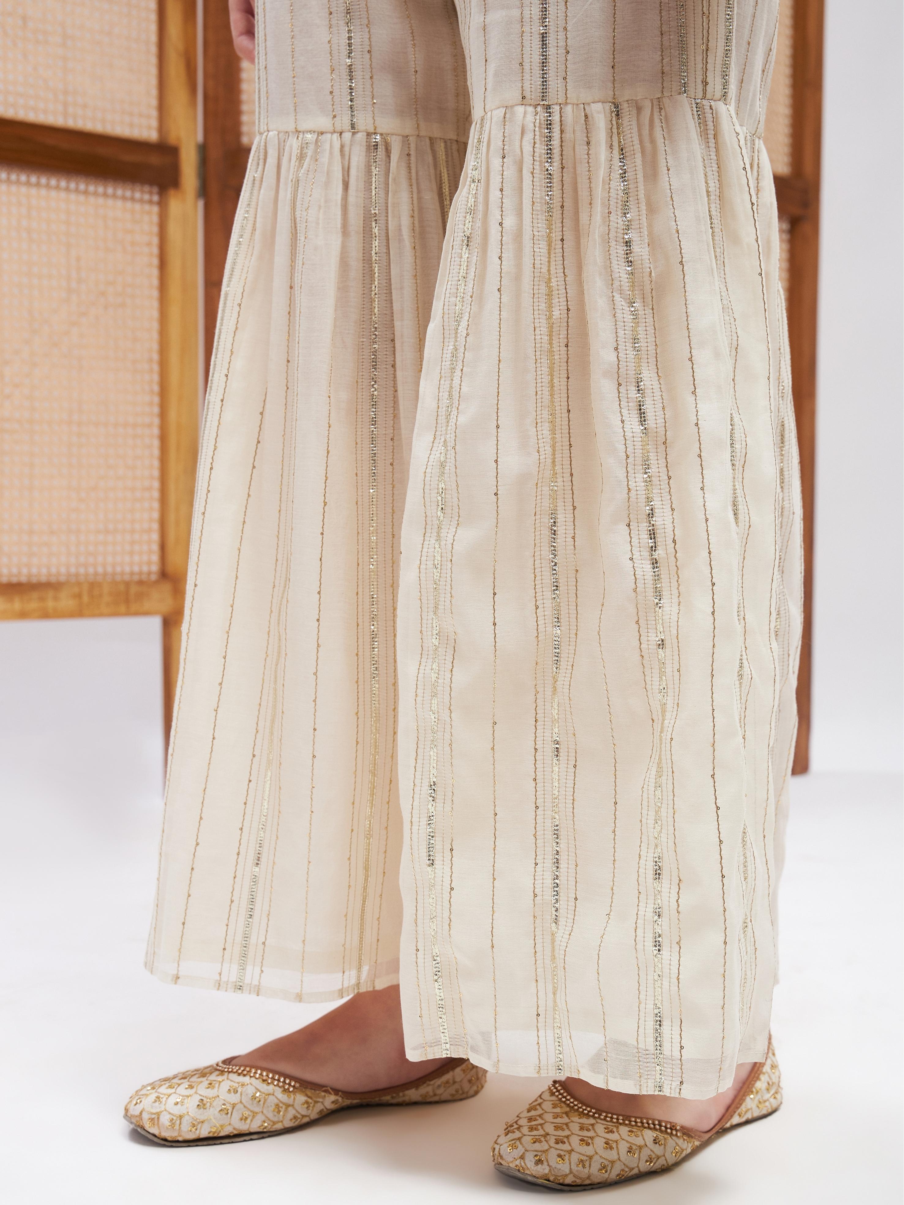 Etti Kurta Set by RoohbyRidhimaa with Large, Medium, Small, X-Large, X-Small at Kamakhyaa for sustainable fashion