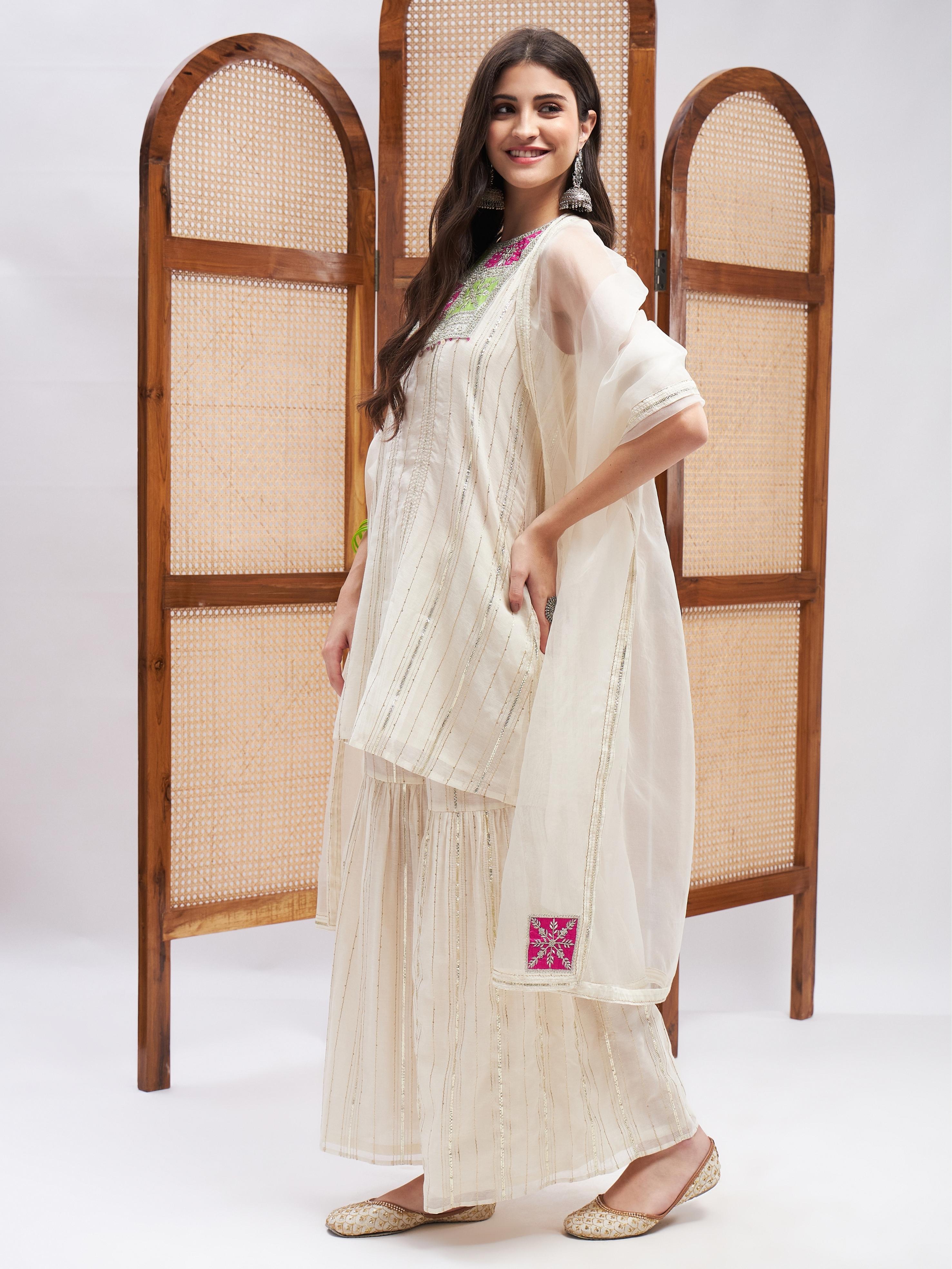 Etti Kurta Set by RoohbyRidhimaa with Large, Medium, Small, X-Large, X-Small at Kamakhyaa for sustainable fashion