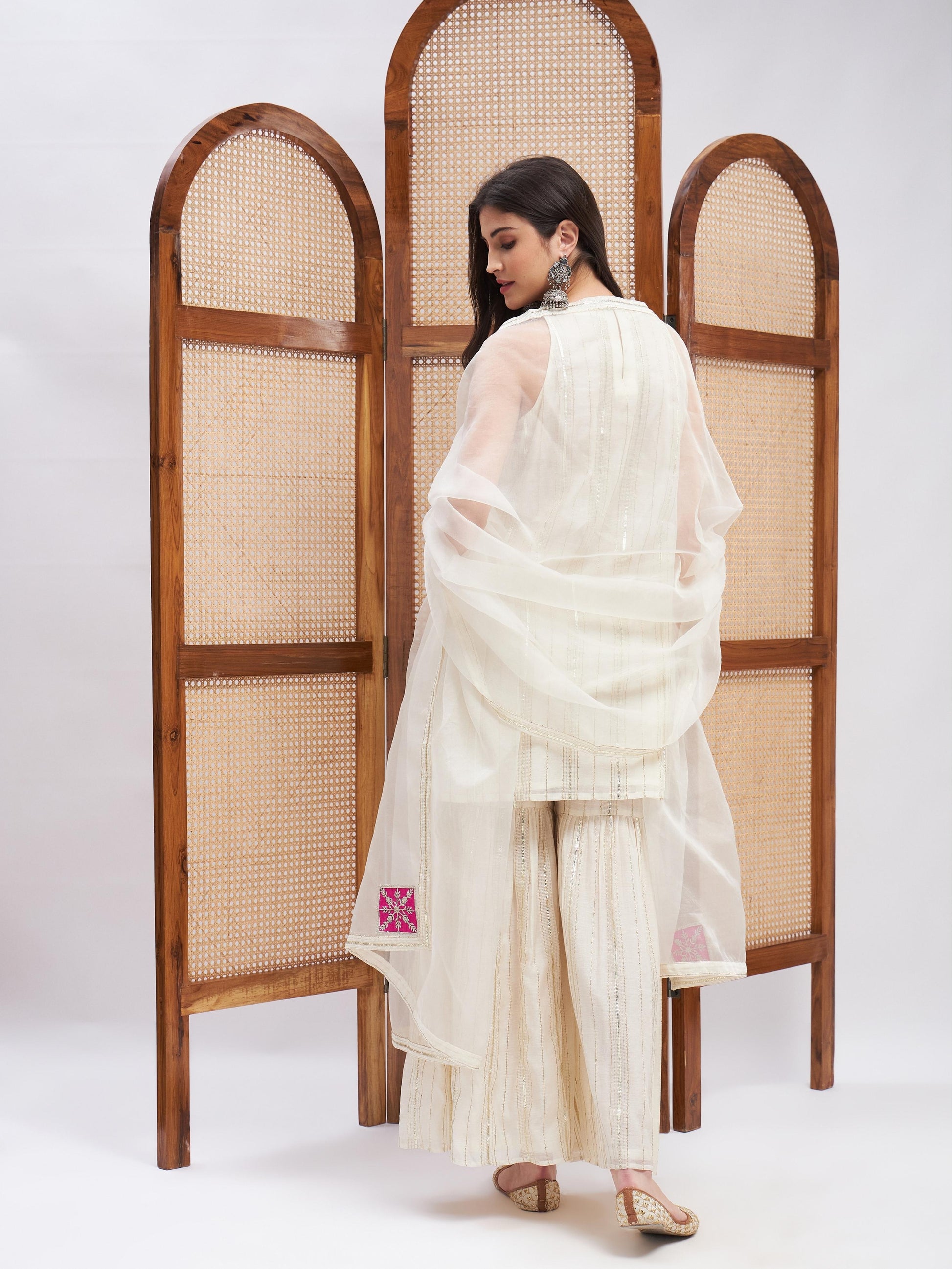 Etti Kurta Set by RoohbyRidhimaa with Large, Medium, Small, X-Large, X-Small at Kamakhyaa for sustainable fashion