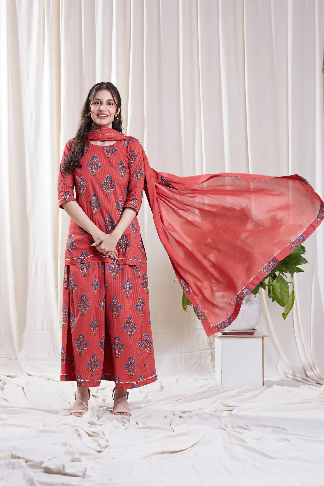 Kavya Pink Kurta Set by Hasttvam with Cotton, Festive Wear, Floral, Natural dyes, Pink, Respondible production and Vegan at Kamakhyaa for sustainable fashion