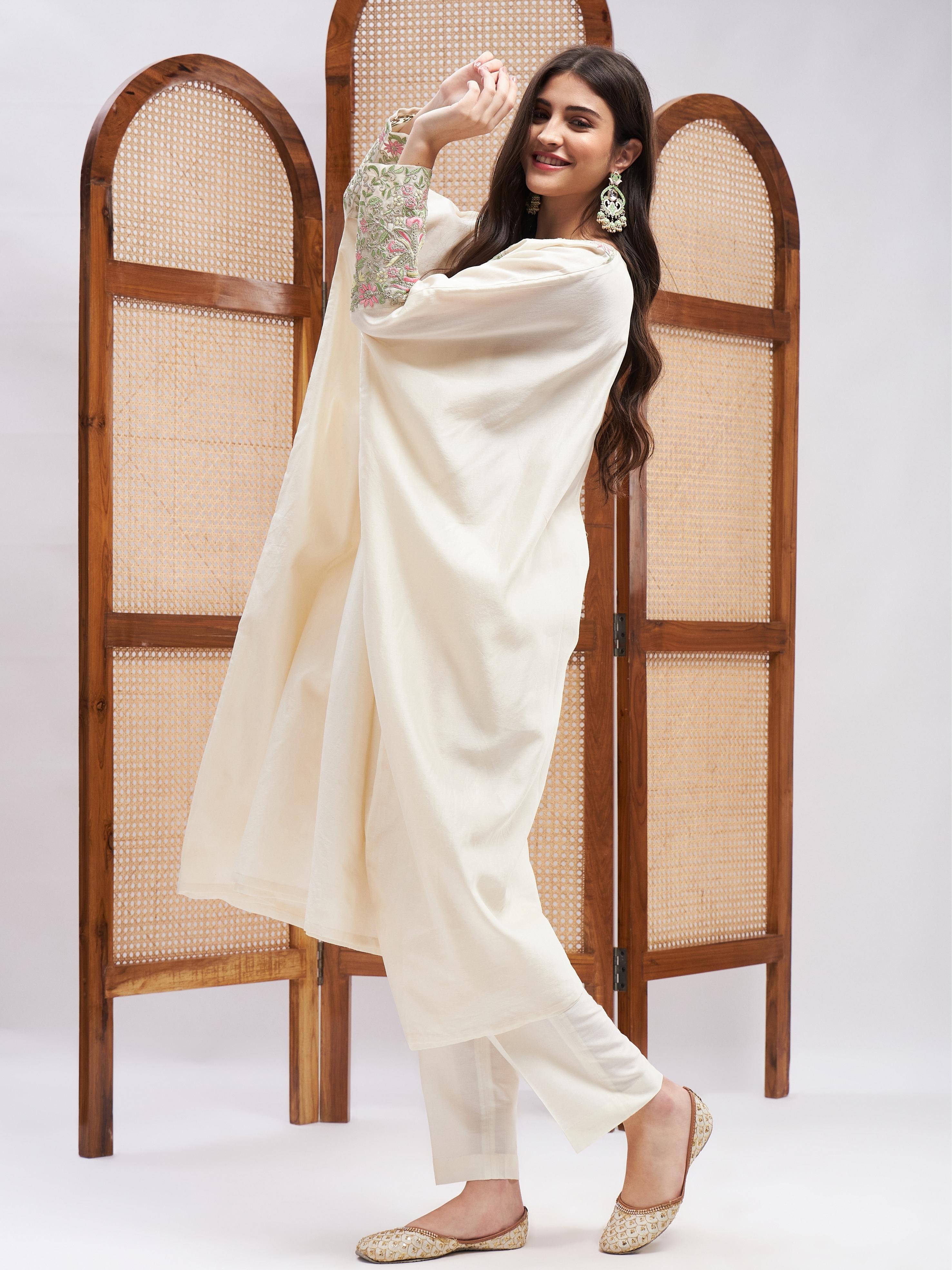 Ruhaniyat Kaftan Kurta Set by RoohbyRidhimaa with Large, Medium, Small, X-Large, X-Small at Kamakhyaa for sustainable fashion