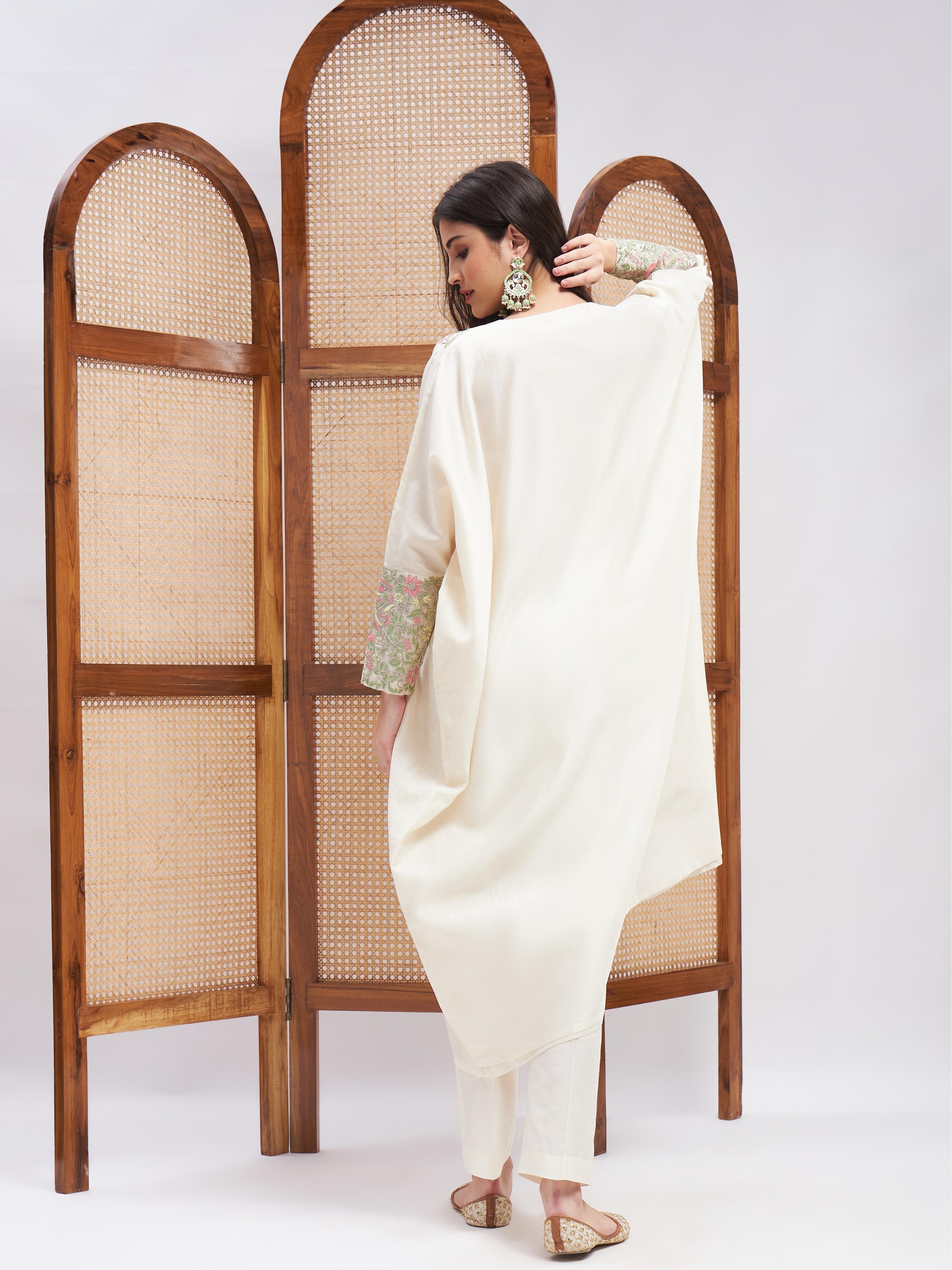 Ruhaniyat Kaftan Kurta Set by RoohbyRidhimaa with Large, Medium, Small, X-Large, X-Small at Kamakhyaa for sustainable fashion