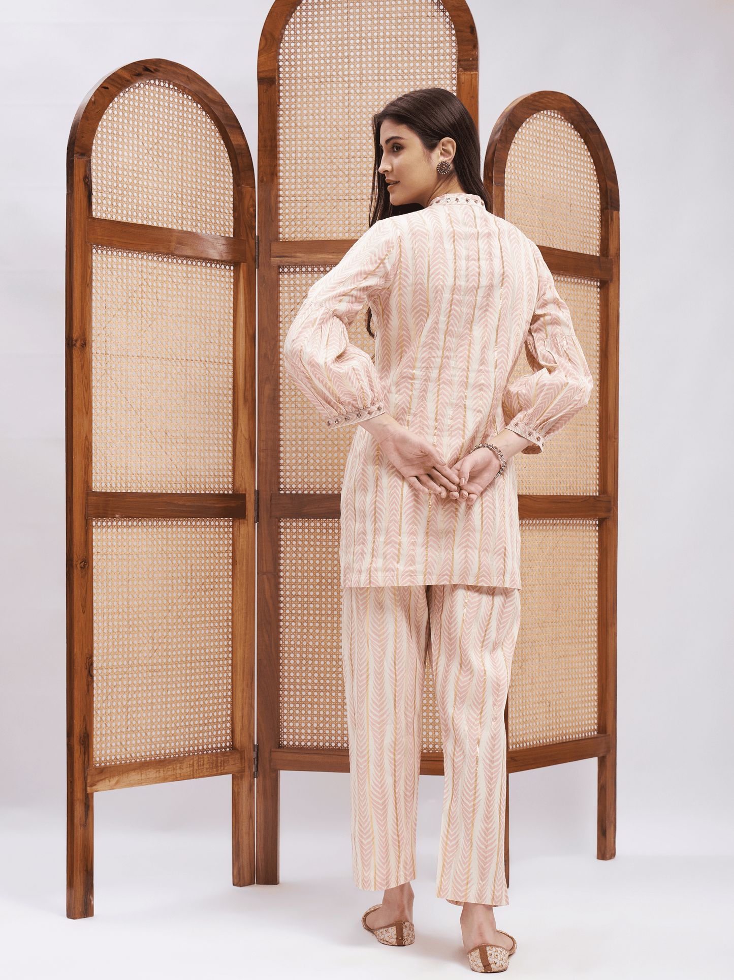 Tabeer Kurta Set by RoohbyRidhimaa with Large, Medium, Small, X-Large, X-Small at Kamakhyaa for sustainable fashion