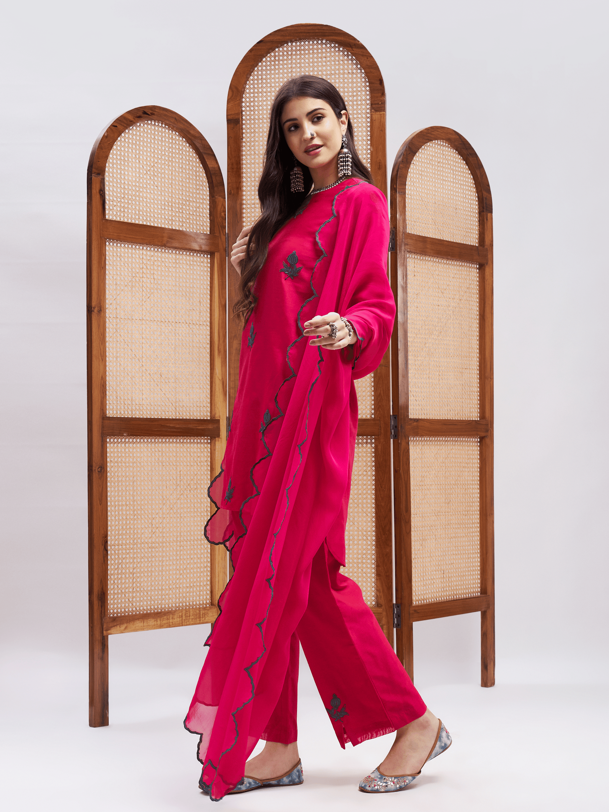 Khwabeeda Kurta Set by RoohbyRidhimaa with Large, Medium, Small, X-Large, X-Small at Kamakhyaa for sustainable fashion