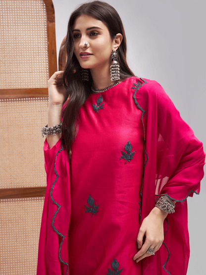 Khwabeeda Kurta Set by RoohbyRidhimaa with Large, Medium, Small, X-Large, X-Small at Kamakhyaa for sustainable fashion