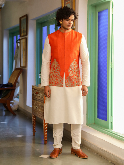 Muktalif Bundi by RoohbyRidhimaa with Aangan By RoohbyRidhimaa at Kamakhyaa for sustainable fashion