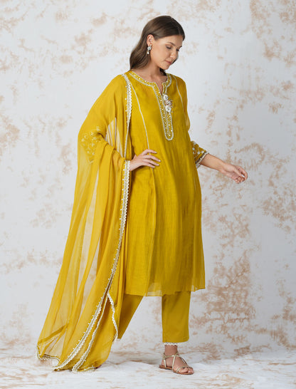 BAROQUE FLOWER MUSTARD KURTA SET by devyanimehrotra.com with at Kamakhyaa for sustainable fashion