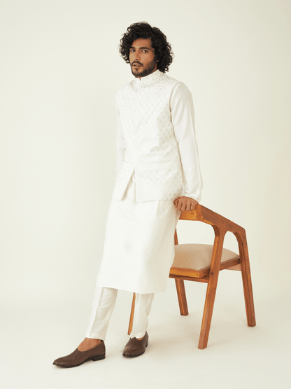 Awab Bundi by RoohbyRidhimaa with Qala By RoohbyRidhimaa at Kamakhyaa for sustainable fashion