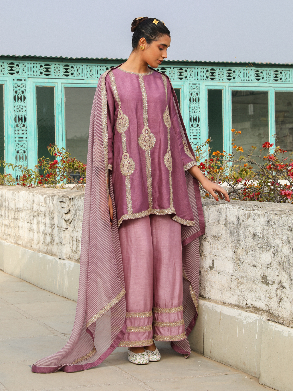 Zainaa Kurta Set by RoohbyRidhimaa with Large, Medium, Small, X-Large, X-Small at Kamakhyaa for sustainable fashion