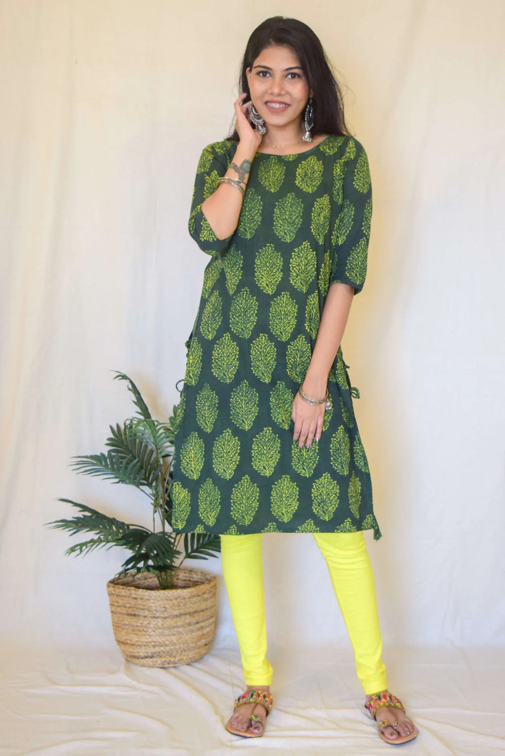 Green Kurta by Hasttvam with CottonFloralCasual WearGreenHandmade by artisans, Natural dyes, Respondible production and Vegan at Kamakhyaa for sustainable fashion