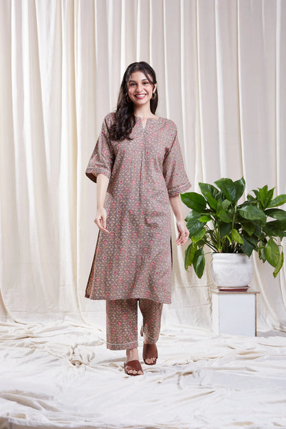 Isha Grey Kurta Set by Hasttvam with Cotton, Floral, Grey, Natural dyes, Respondible production and Vegan at Kamakhyaa for sustainable fashion