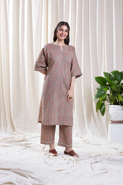 Isha Grey Kurta Set by Hasttvam with Cotton, Floral, Grey, Natural dyes, Respondible production and Vegan at Kamakhyaa for sustainable fashion