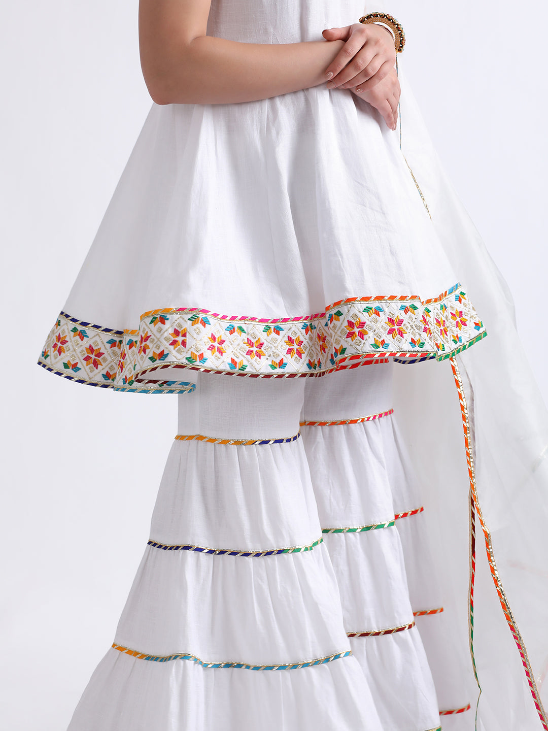 Bahaar Kurta Set by RoohbyRidhimaa with Large, Medium, Small, X-Large, X-Small at Kamakhyaa for sustainable fashion