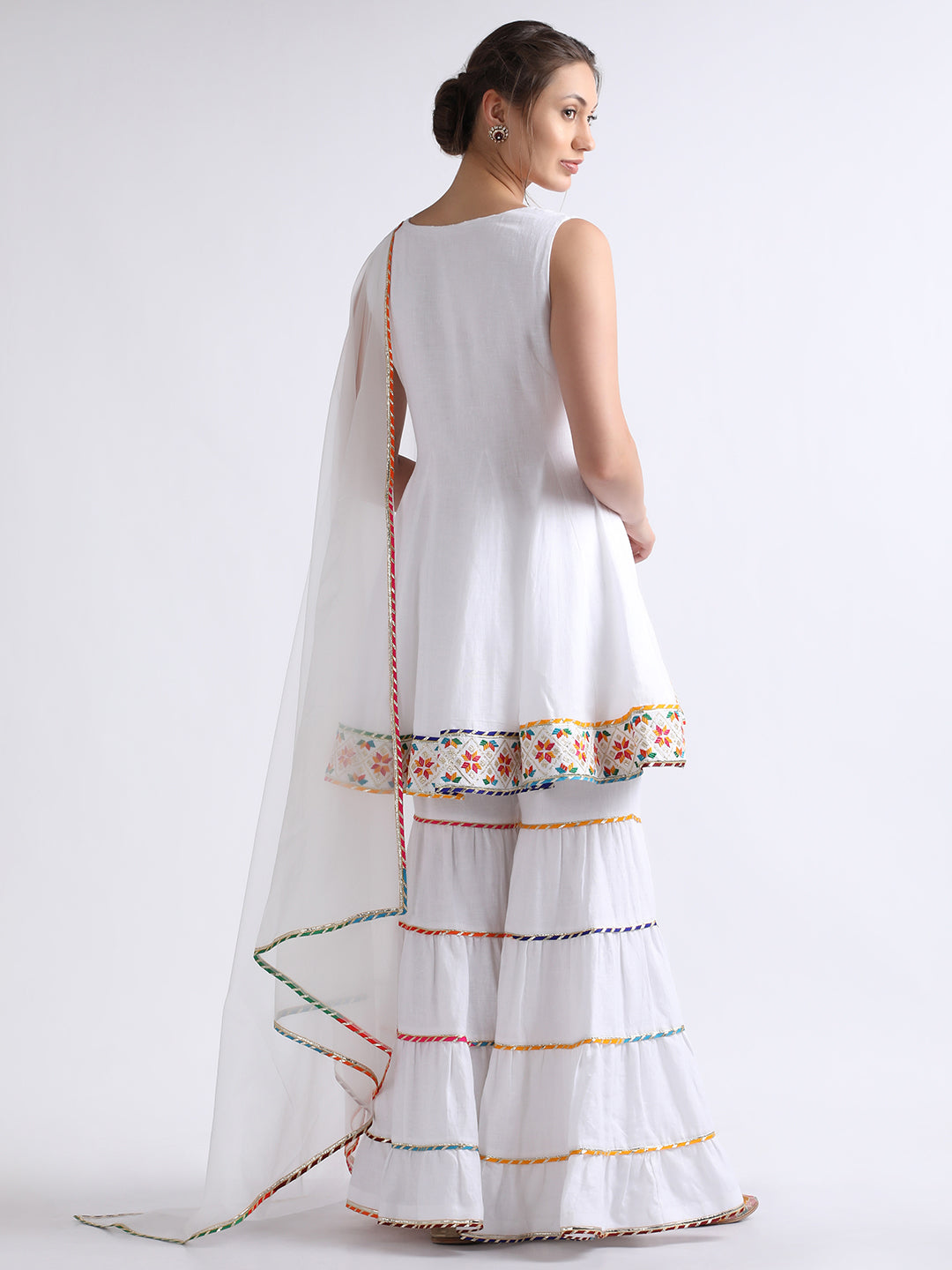 Bahaar Kurta Set by RoohbyRidhimaa with Large, Medium, Small, X-Large, X-Small at Kamakhyaa for sustainable fashion