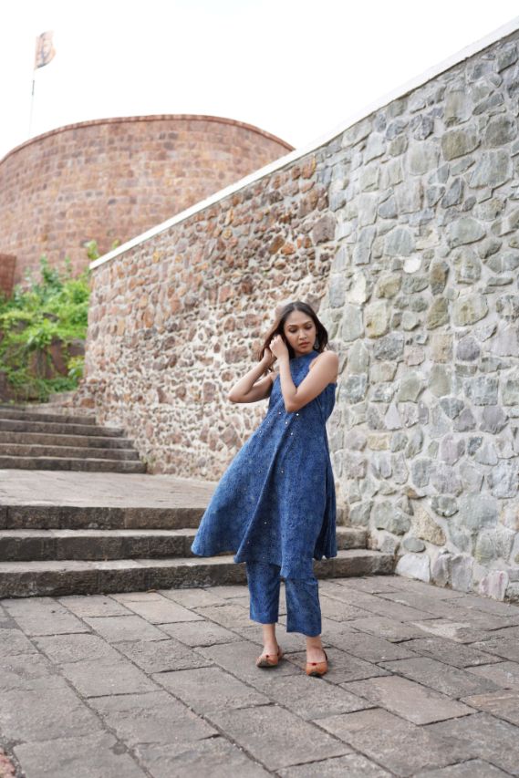 Blue Printed Kurta with pant by Hasttvam with Blue, Cotton, Floral, Fusion Wear, Indigo, Natural dyes, Rang by Hasttvam, Relaxed Fit, Respondible production and Vegan at Kamakhyaa for sustainable fashion