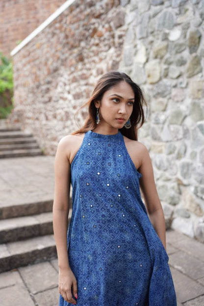 Blue Printed Kurta with pant by Hasttvam with Blue, Cotton, Floral, Fusion Wear, Indigo, Natural dyes, Rang by Hasttvam, Relaxed Fit, Respondible production and Vegan at Kamakhyaa for sustainable fashion