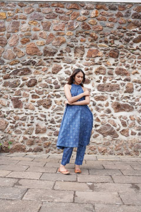 Blue Printed Kurta with pant by Hasttvam with Blue, Cotton, Floral, Fusion Wear, Indigo, Natural dyes, Rang by Hasttvam, Relaxed Fit, Respondible production and Vegan at Kamakhyaa for sustainable fashion