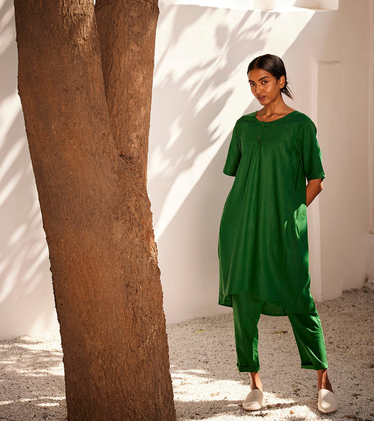 Engraved co-ord set by Khara Kapas with Casual Wear, Co-ord Sets, Green, Linen, Lounge Wear Co-ords, Oh Susanna by Khara Kapas, Organic, Regular Fit, Solids, Travel Co-ords, Womenswear at Kamakhyaa for sustainable fashion