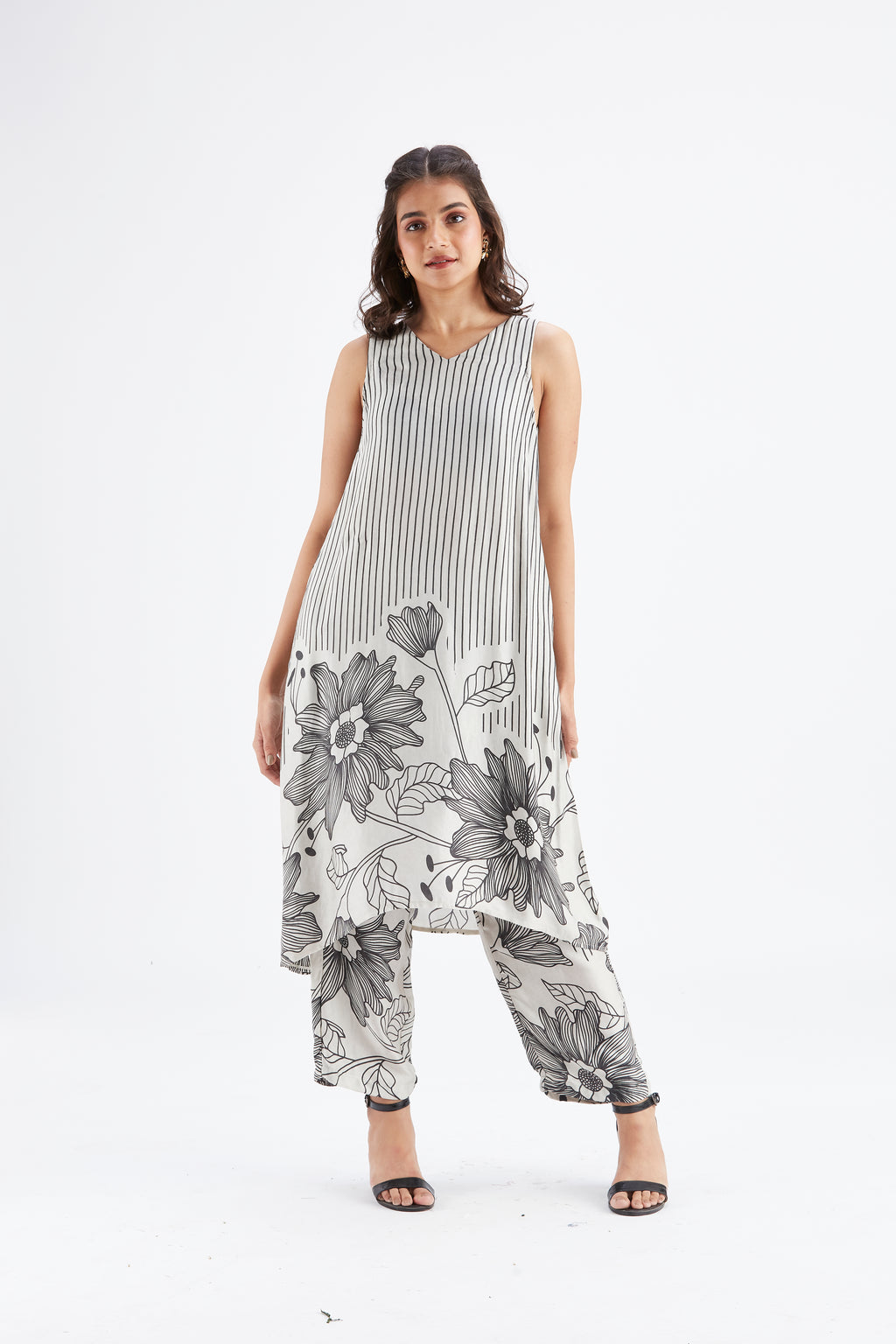 Sora White kurta set by Hasttvam with Ete by Hasttvam at Kamakhyaa for sustainable fashion