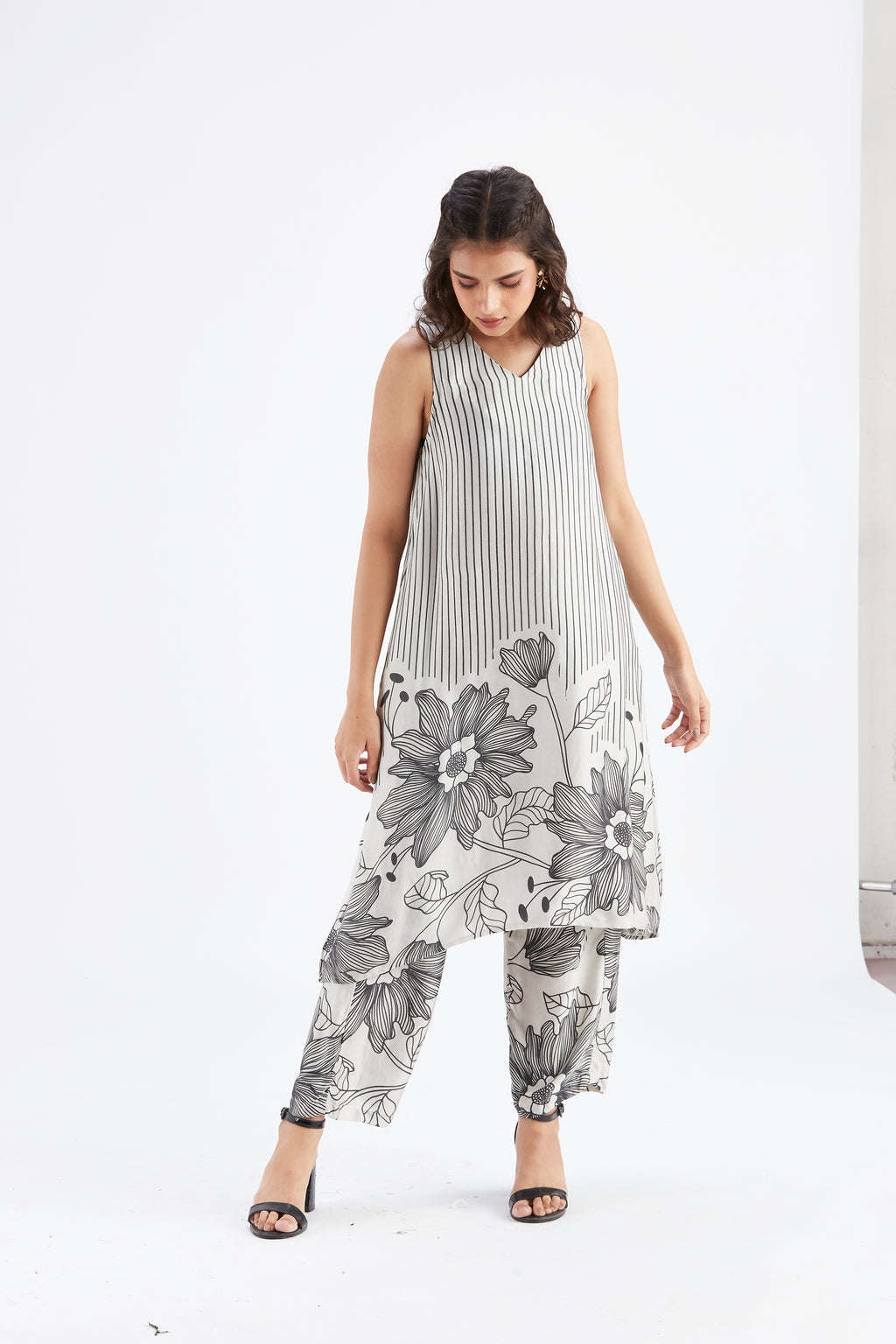 Sora White kurta set by Hasttvam with Ete by Hasttvam at Kamakhyaa for sustainable fashion