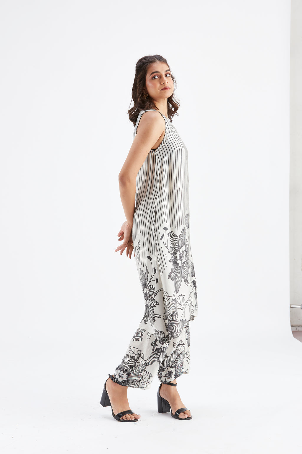 Sora White kurta set by Hasttvam with Ete by Hasttvam at Kamakhyaa for sustainable fashion