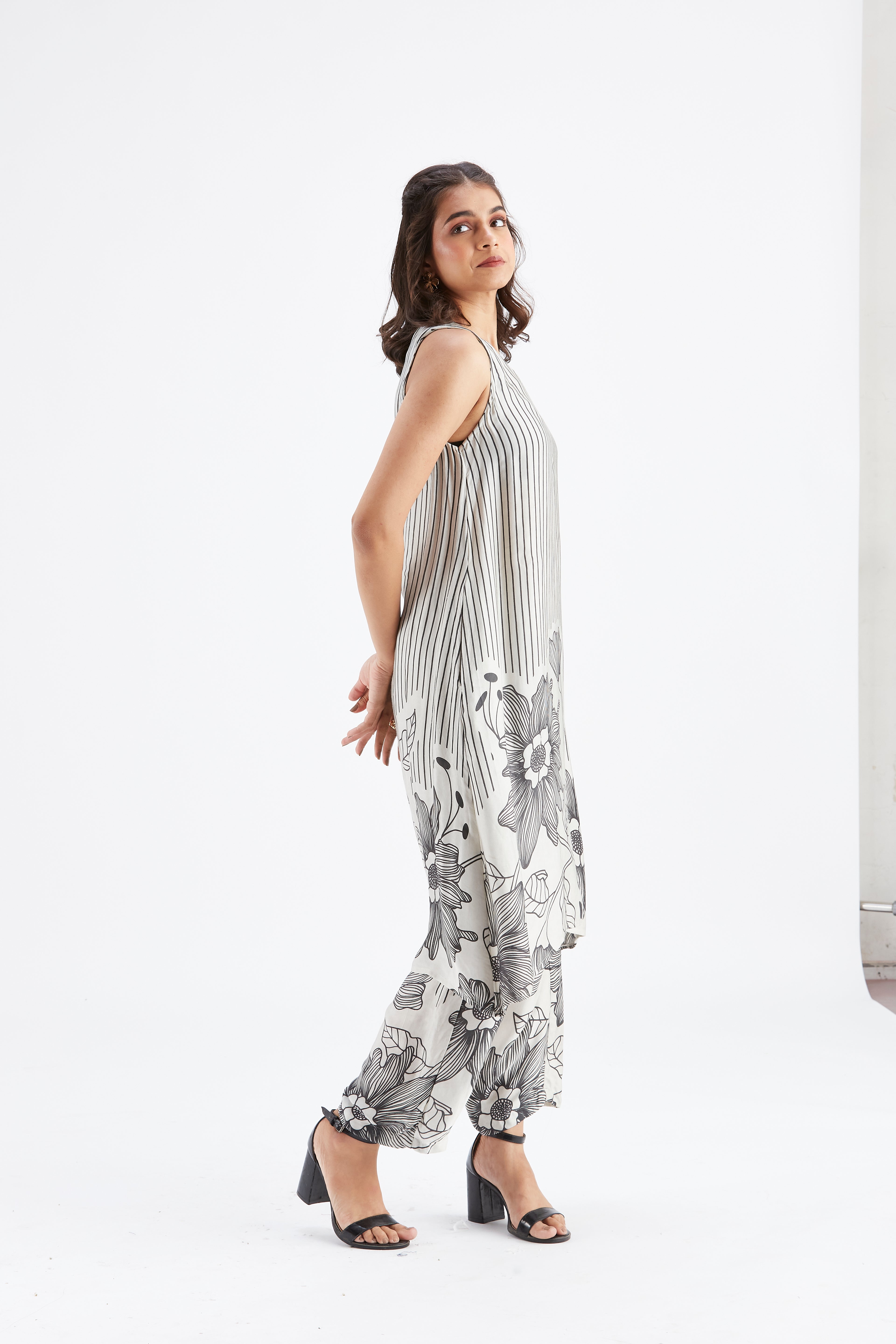 Sora White kurta set by Hasttvam with Ete by Hasttvam at Kamakhyaa for sustainable fashion