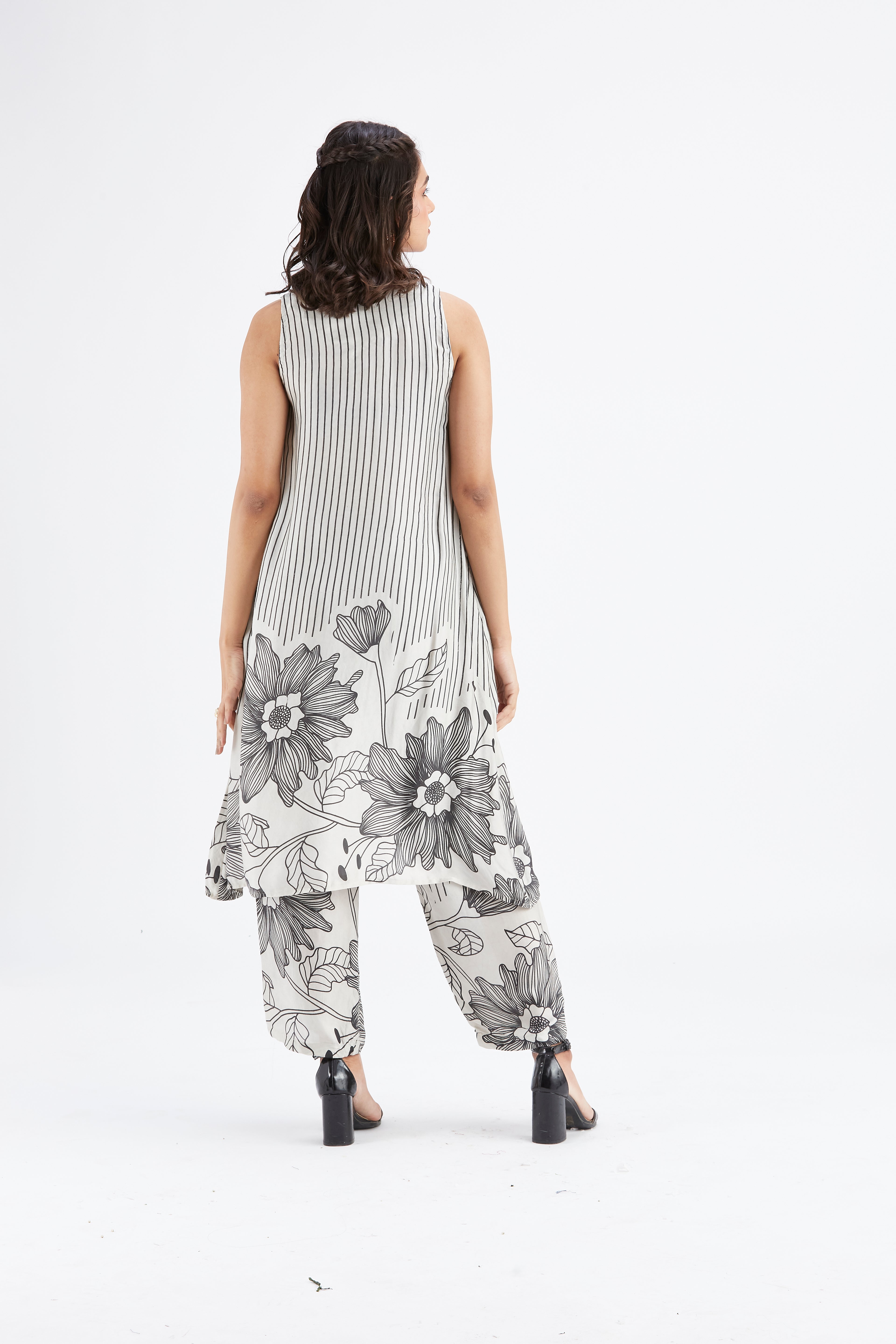 Sora White kurta set by Hasttvam with Ete by Hasttvam at Kamakhyaa for sustainable fashion