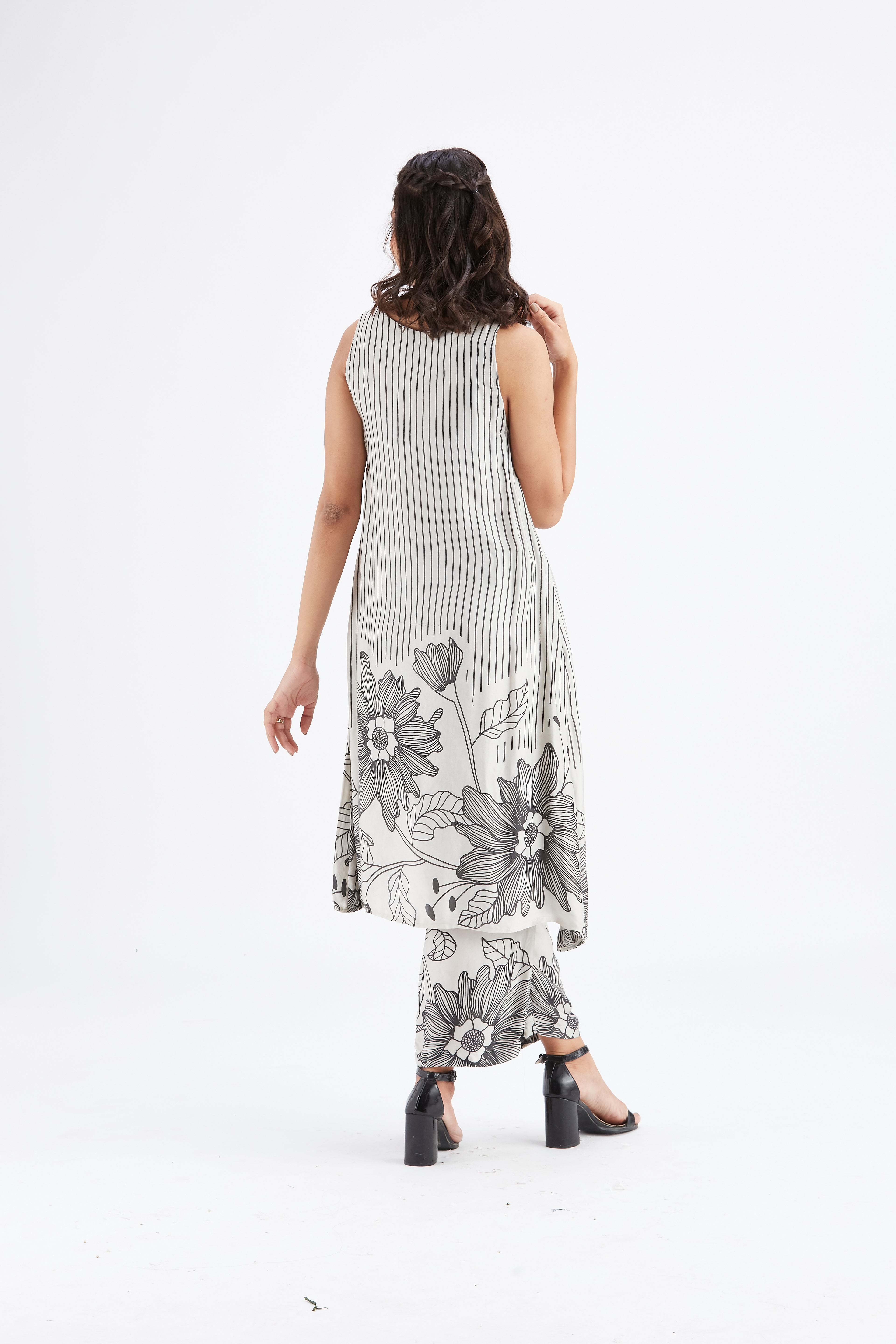 Sora White kurta set by Hasttvam with Ete by Hasttvam at Kamakhyaa for sustainable fashion