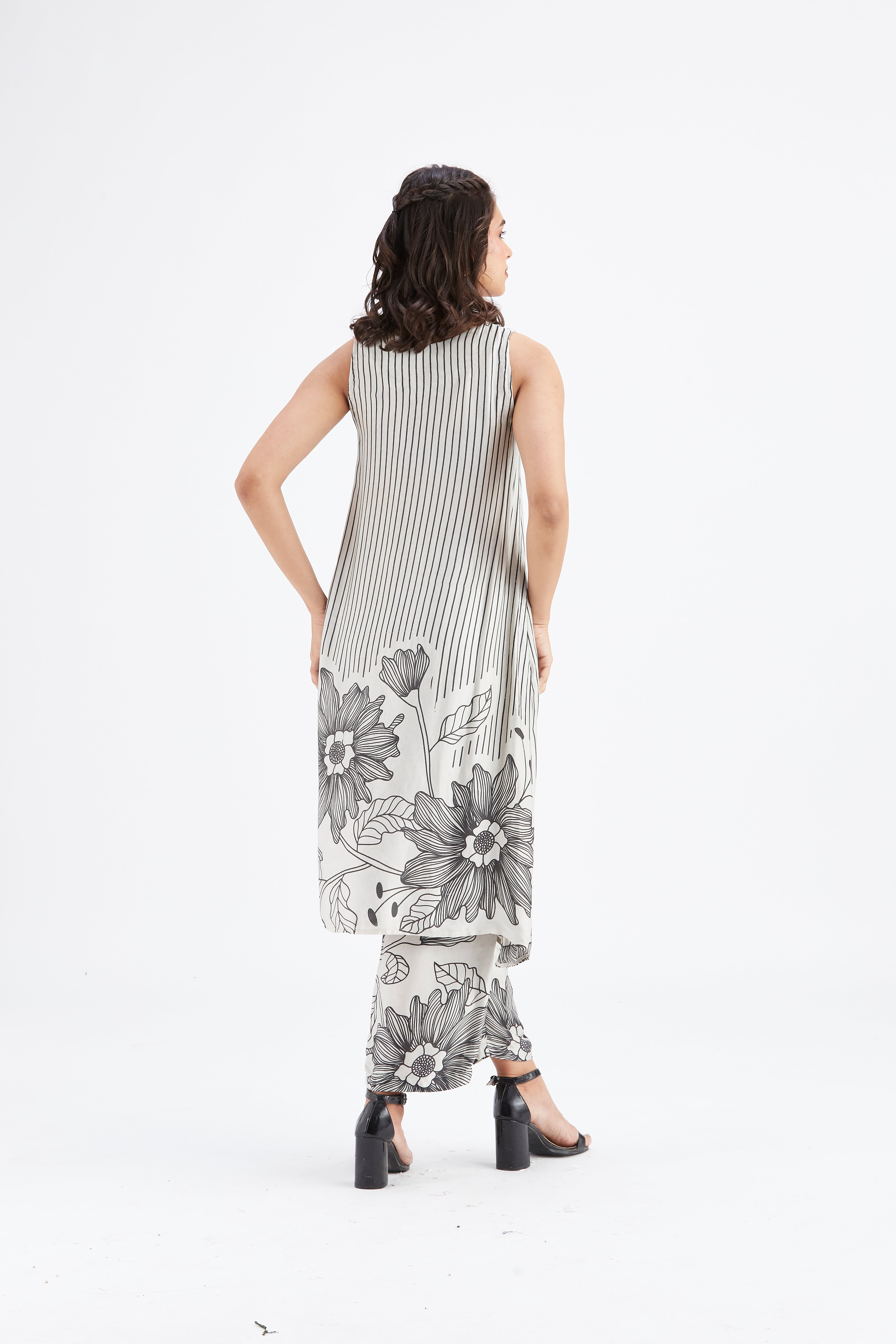 Sora White kurta set by Hasttvam with Ete by Hasttvam at Kamakhyaa for sustainable fashion