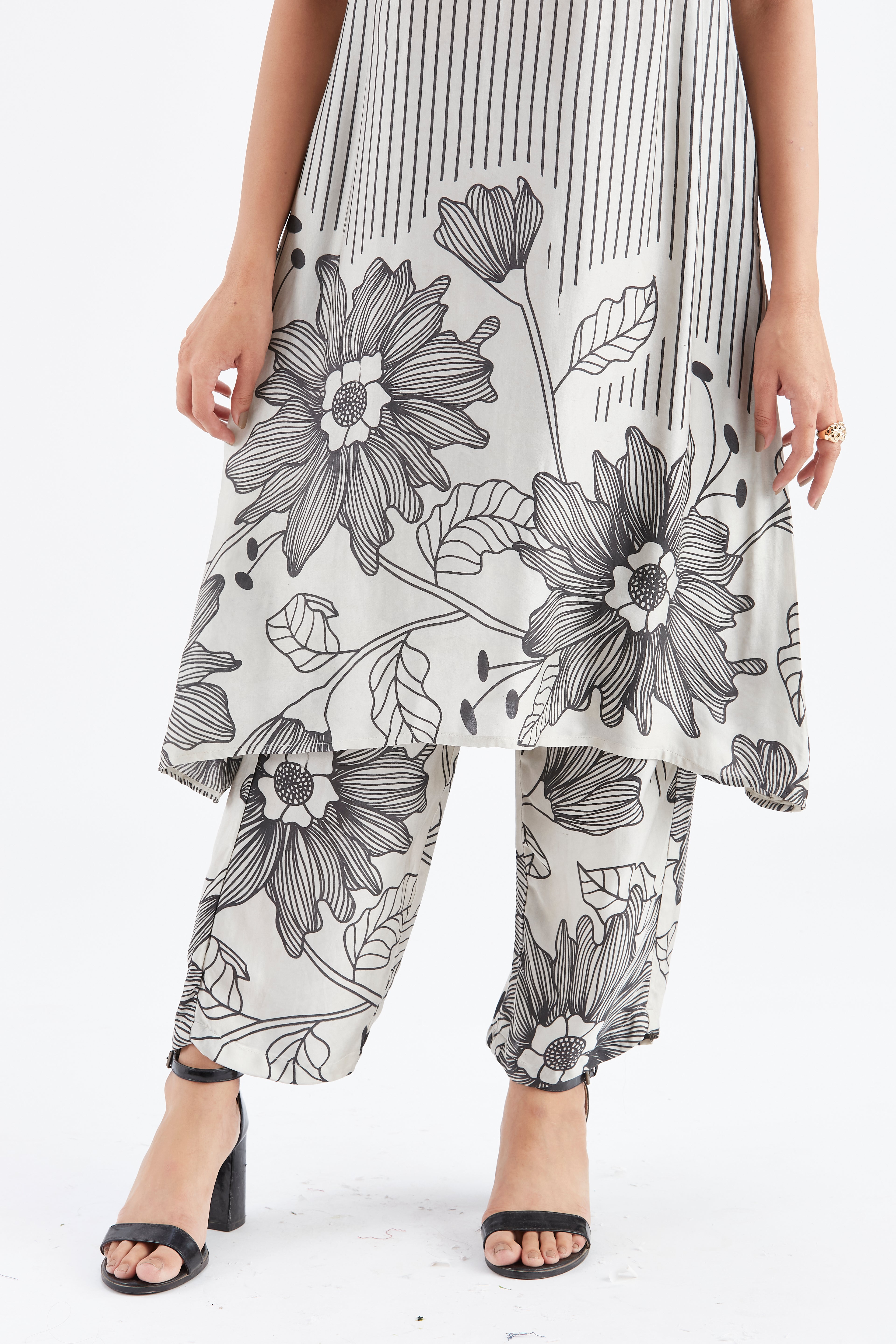 Sora White kurta set by Hasttvam with Ete by Hasttvam at Kamakhyaa for sustainable fashion