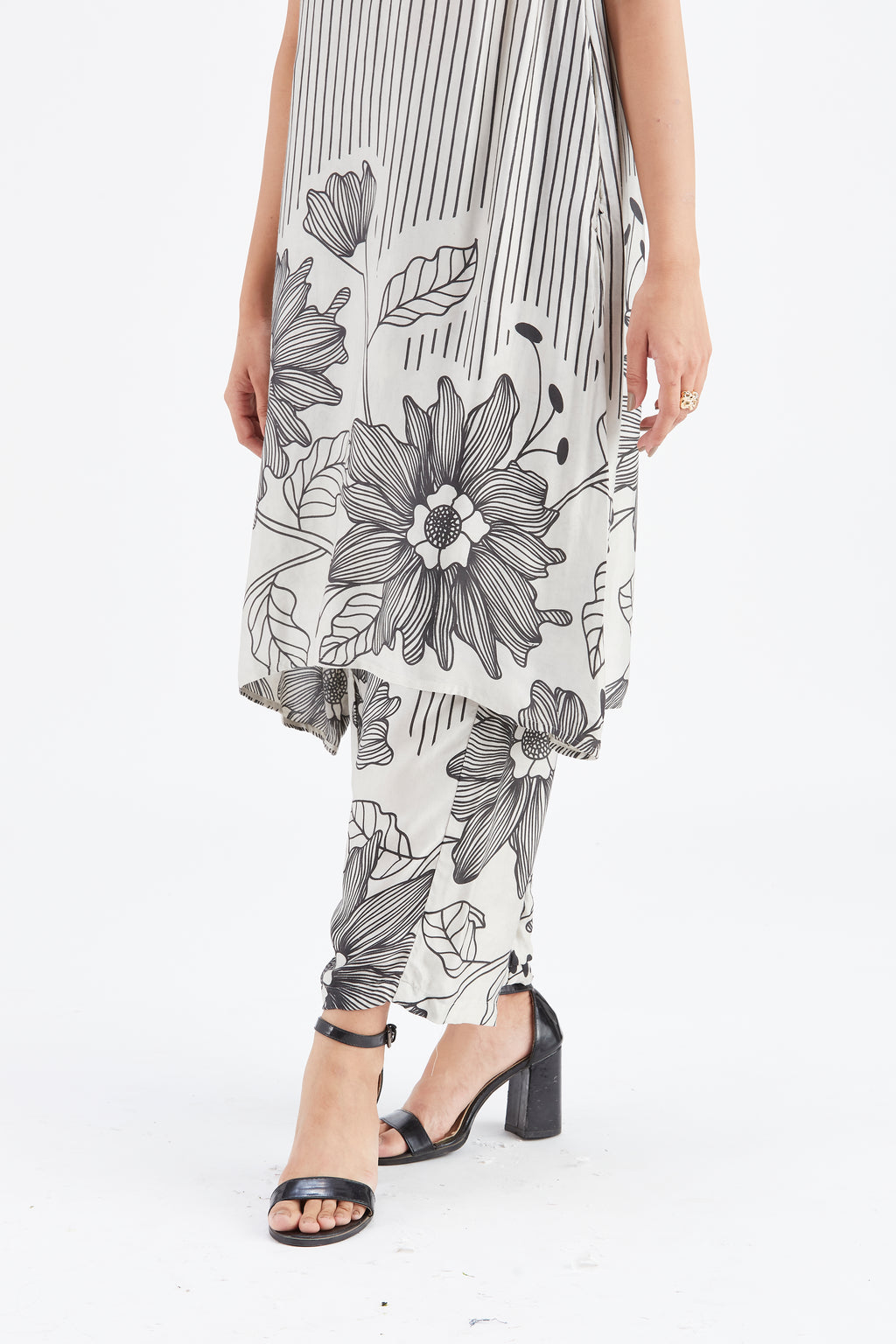 Sora White kurta set by Hasttvam with Ete by Hasttvam at Kamakhyaa for sustainable fashion