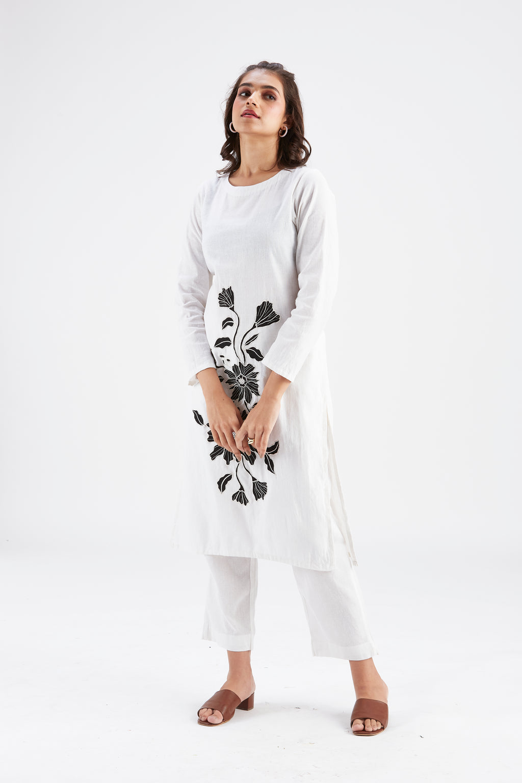 Yara White kurta set by Hasttvam with Ete by Hasttvam at Kamakhyaa for sustainable fashion