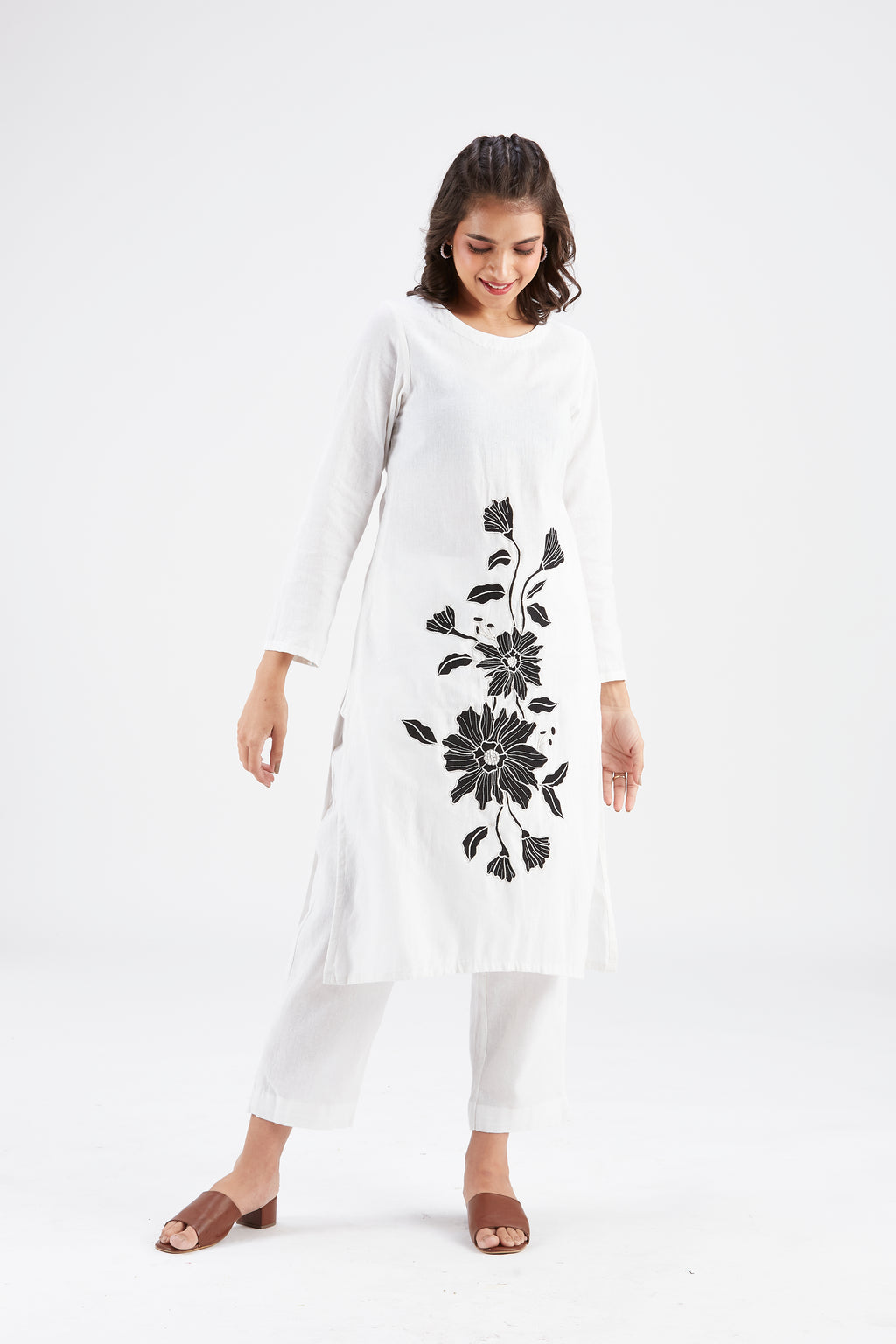 Yara White kurta set by Hasttvam with Ete by Hasttvam at Kamakhyaa for sustainable fashion