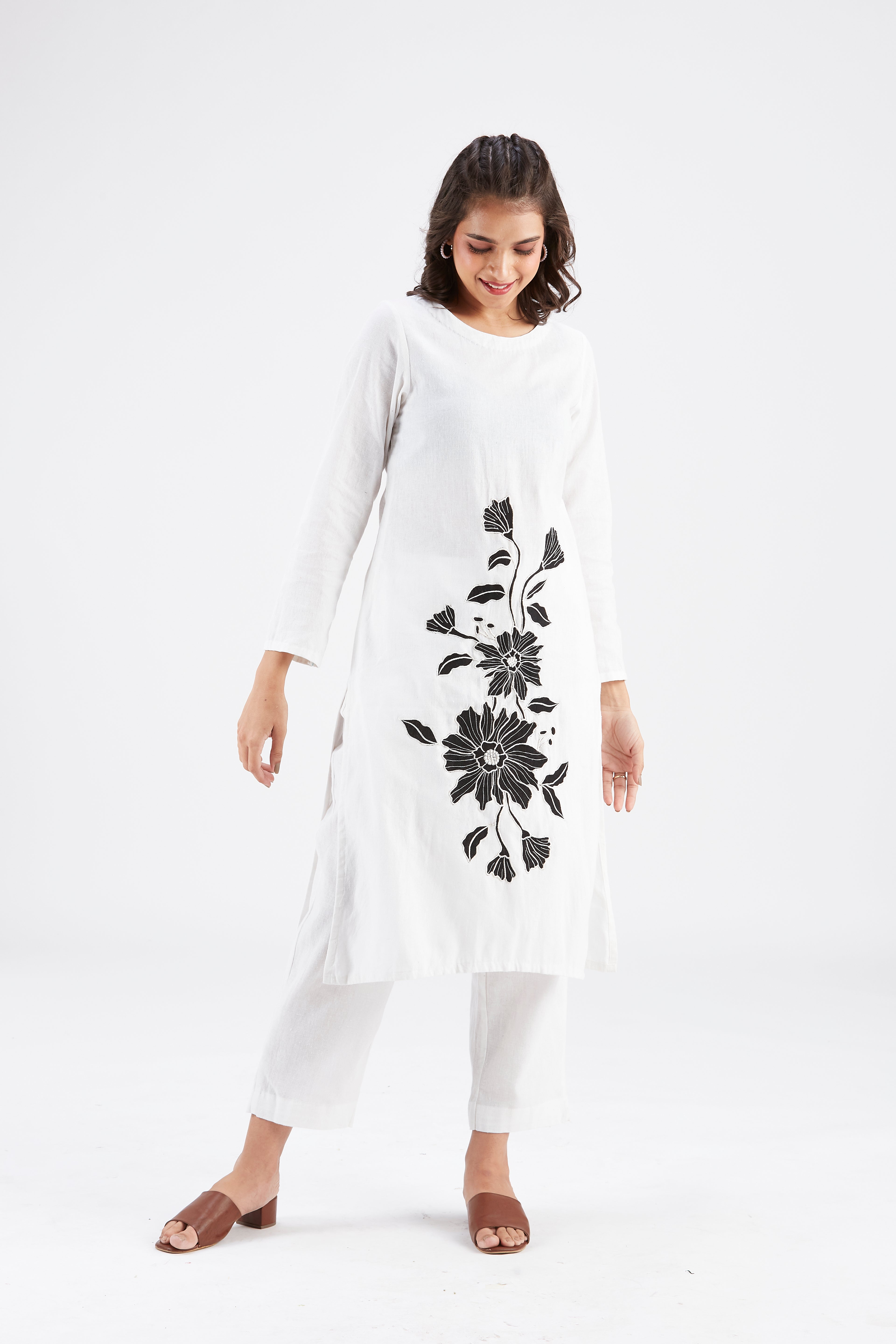 Yara White kurta set by Hasttvam with Ete by Hasttvam at Kamakhyaa for sustainable fashion