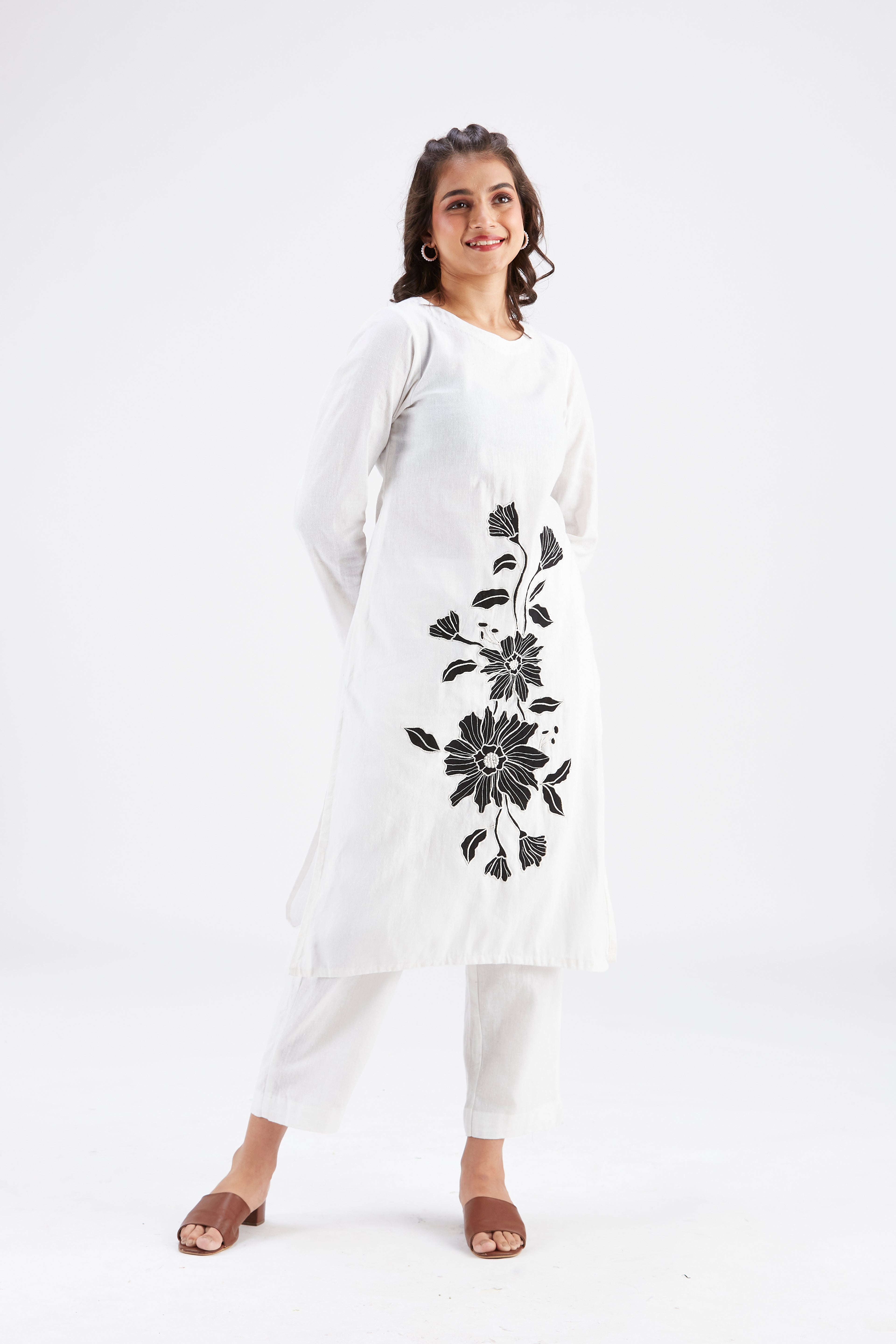 Yara White kurta set by Hasttvam with Ete by Hasttvam at Kamakhyaa for sustainable fashion