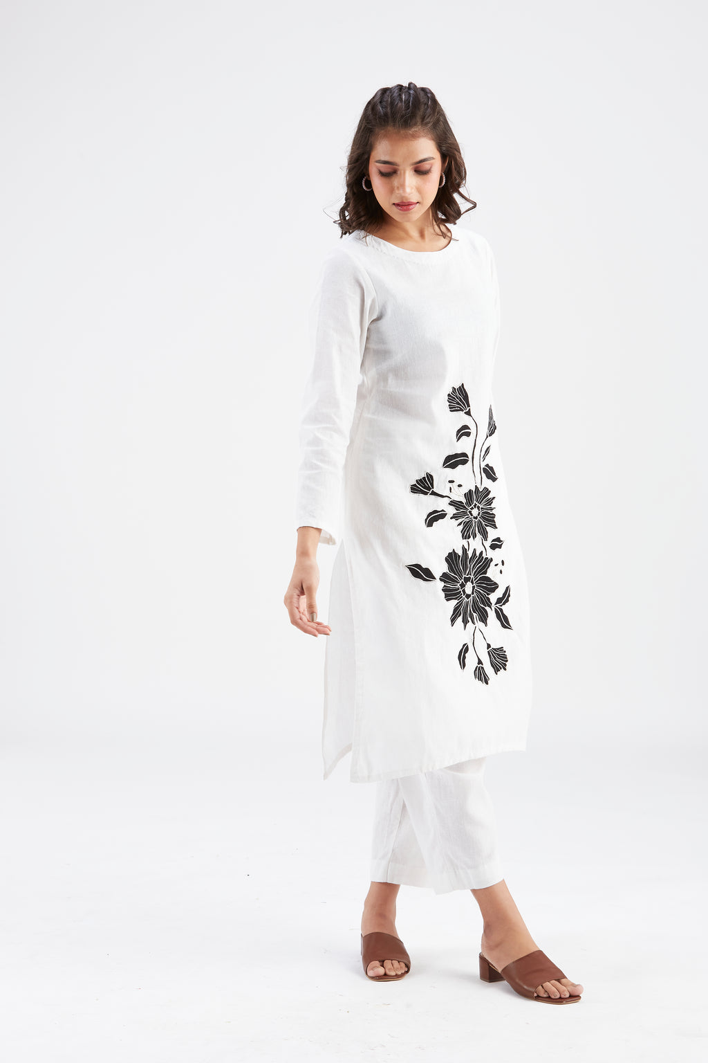 Yara White kurta set by Hasttvam with Ete by Hasttvam at Kamakhyaa for sustainable fashion