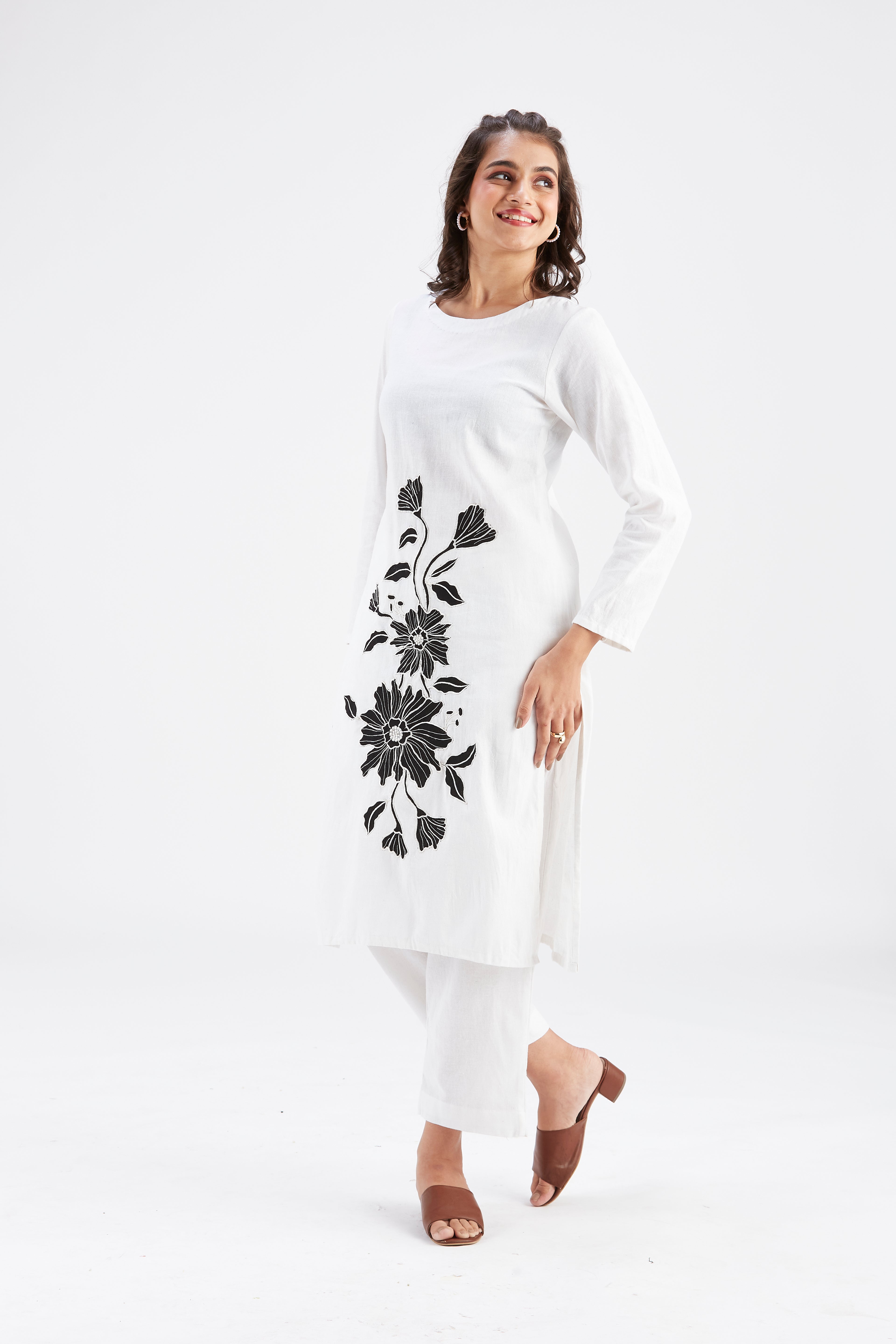 Yara White kurta set by Hasttvam with Ete by Hasttvam at Kamakhyaa for sustainable fashion